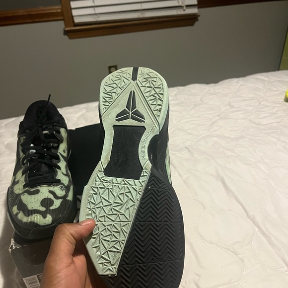 Nike Kobe 7 Poison Dart Frog - Picture 5 of 9